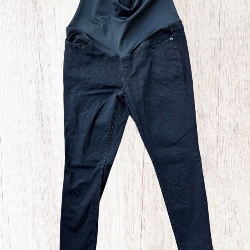 12P Women’s LOFT Maternity Jean in Black